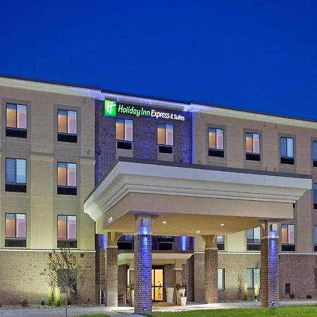 Holiday Inn Express Hotel And Suites Lincoln Airport By Ihg Exterior photo