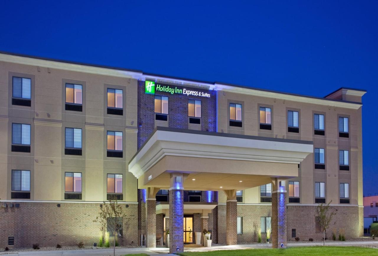 Holiday Inn Express Hotel And Suites Lincoln Airport By Ihg Exterior photo